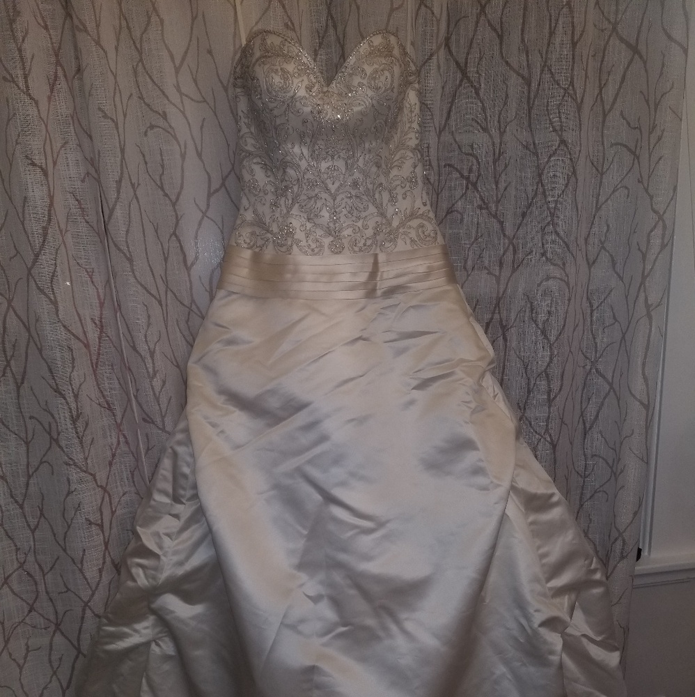 NEW Wedding dress